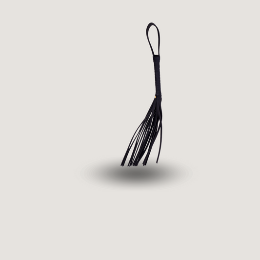 Pleasure Whip Hi-Basic | Latigo de cuero para juegos eroticos
